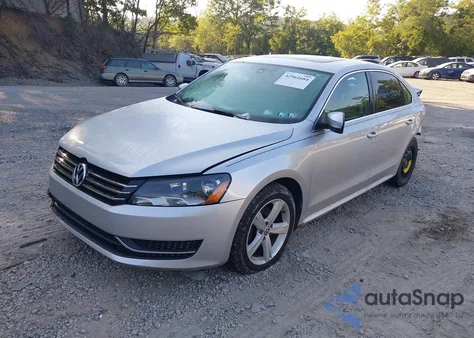 2013 Volkswagen Passat 2.5L Se из США, поврежденный, VIN 1VWBP7A38DC009777